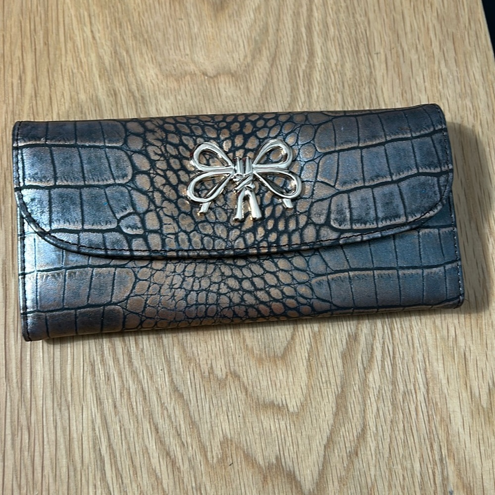 Croc snake style wallet not sure of authenticity